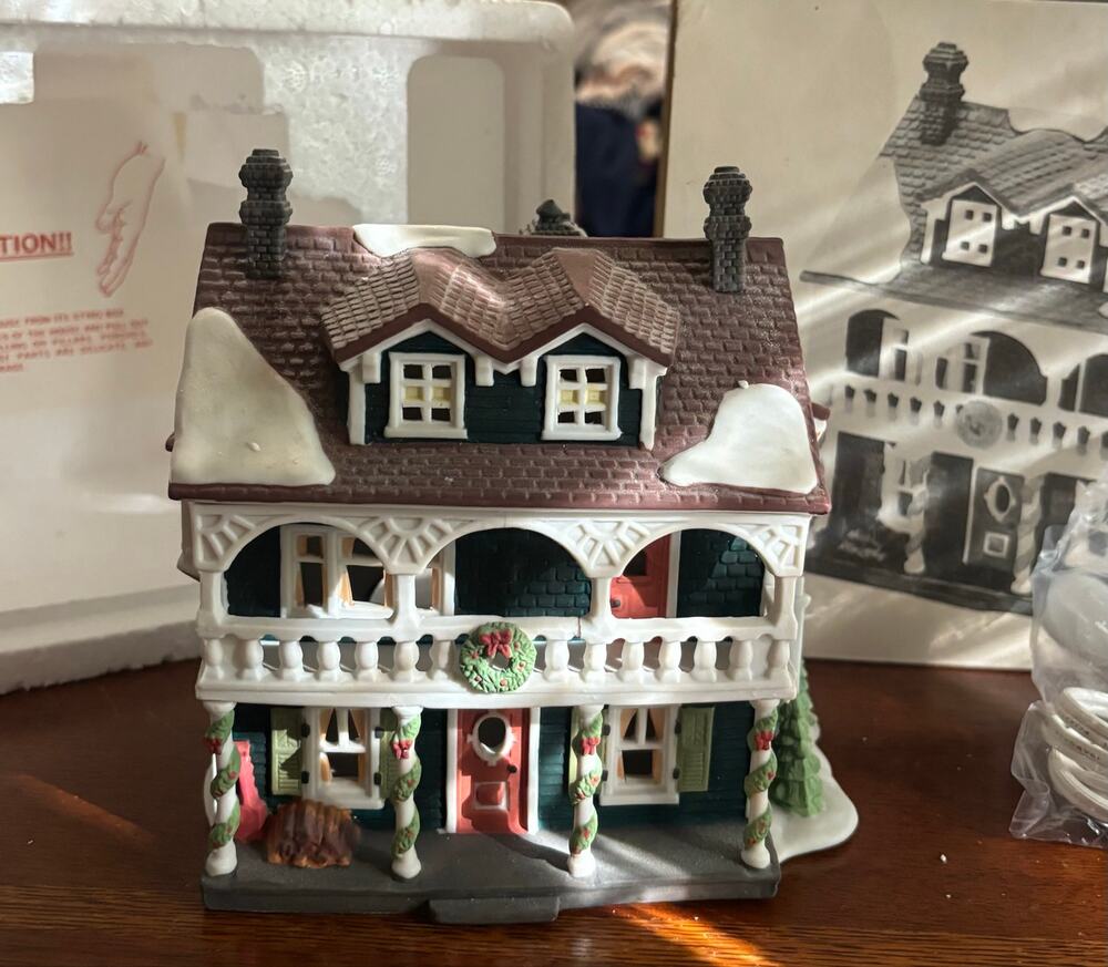 Department 56 Heritage Village New England Village “Captain’s Cottage” in box